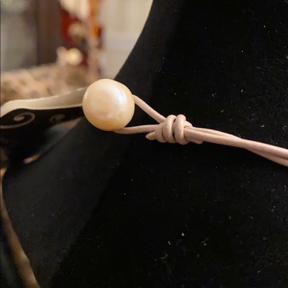 Elly Necklace with Faux Leather and Pearls - Picture 3 of 4
